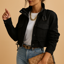 Lichte zomerjas voor dames met getailleerde pasvorm en modern design. Ademend, elegant en ideaal voor dagelijks gebruik of semi-formele gelegenheden.