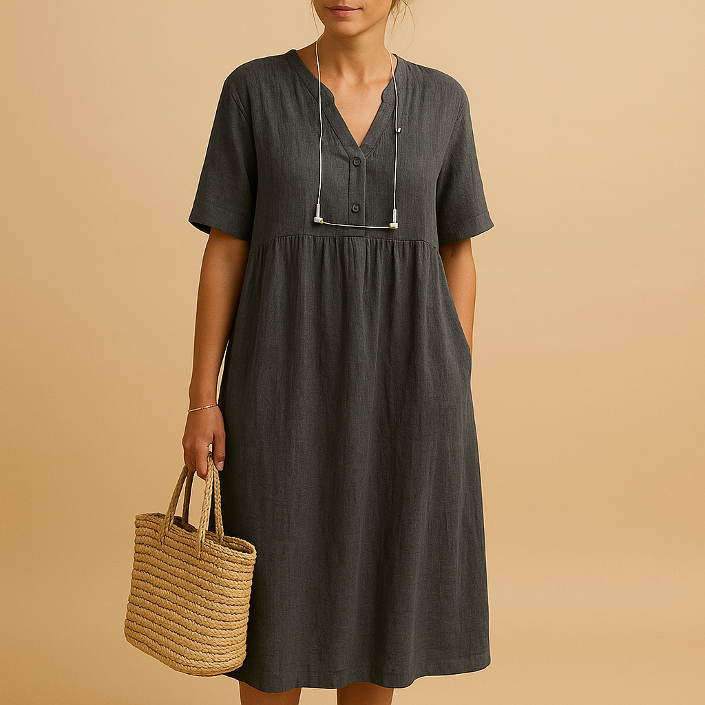 Lichte en ademende zomerjurk voor dames in losse pasvorm. Perfect voor warme dagen en geschikt voor zowel casual als feestelijke gelegenheden.