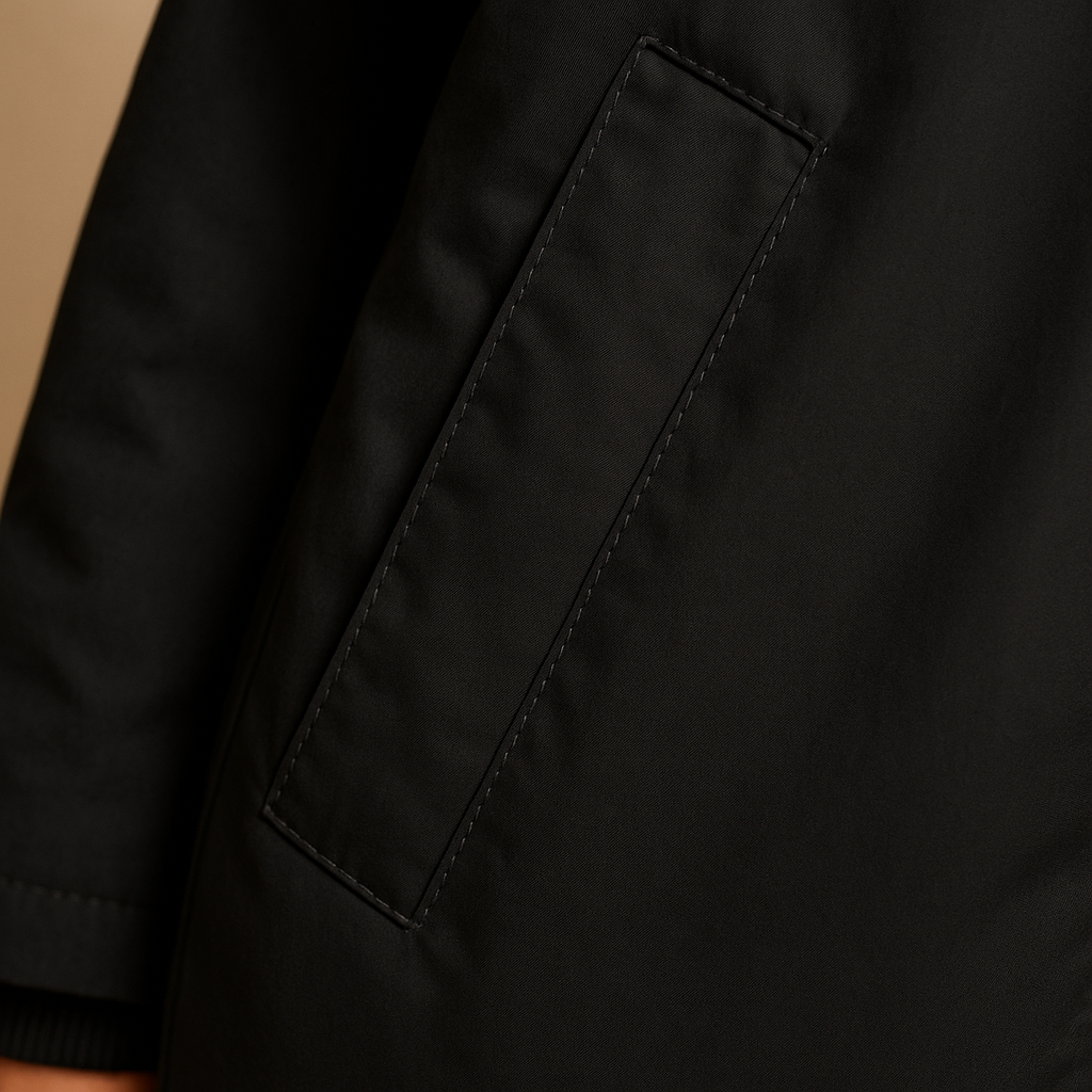 Lichtgewicht bomberjack voor dames van ademende stof met ritssluiting en zijzakken. Ideaal voor zomerse dagen en casual outfits.