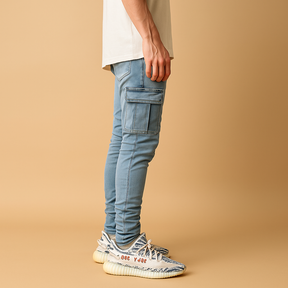 Losvallende katoenen-linnen herenbroek in neutrale kleuren, ideaal voor zomerse dagen en dagelijks gebruik met ademend draagcomfort.