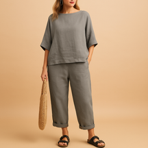 Dames set met los shirt en enkellange broek, gemaakt van ademend materiaal voor dagelijks gebruik en zomerse dagen
