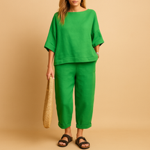 Dames set met los shirt en enkellange broek, gemaakt van ademend materiaal voor dagelijks gebruik en zomerse dagen