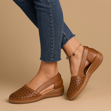 Luchtige instapschoenen voor dames met cut-out details en slip-on ontwerp, ideaal voor zomerse dagen en dagelijks gebruik.