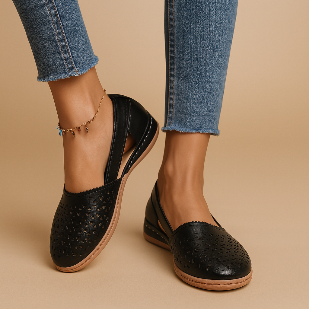 Luchtige instapschoenen voor dames met cut-out details en slip-on ontwerp, ideaal voor zomerse dagen en dagelijks gebruik.