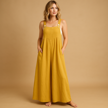 Luchtige dames overall van katoen met wijde pijpen en verstelbare bandjes, verkrijgbaar in diverse kleuren. Perfect voor warme dagen en casual comfort.