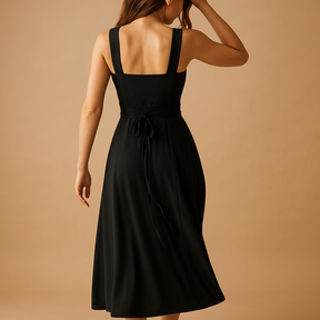 Dames midi-jurk met vierkante hals, brede bandjes en elastische tailleband, perfect voor zowel feestjes als casual momenten.