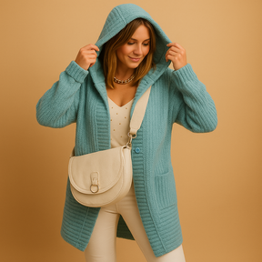 Open gebreid damesvest met lange voorkant in zachte stof, ideaal voor casual en elegante laagjes in herfst en winter.