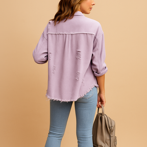 Oversized spijkerjas voor dames met destroyed look in licht en donker denim. Comfortabel, trendy en veelzijdig voor casual en stijlvolle outfits.