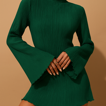 Dames mini-jurk met ribbeltextuur, lange mouwen en bodycon pasvorm, perfect voor elegante avonden en chique gelegenheden.