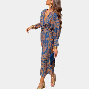 Elegante damesjurk met flatterend silhouet en tijdloos design, geschikt voor formele en dagelijkse gelegenheden.