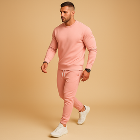 Trainingspak voor heren met moderne sweater en comfortabele joggingbroek, ideaal voor dagelijks gebruik, thuis of onderweg.