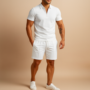 Heren zomerset met elegante polo en korte broek, perfect voor warme dagen en stijlvolle zomeroutfits.