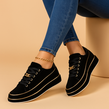 Stijlvolle witte sneakers met gouden accent voor dames, geschikt voor dagelijks gebruik en casual gelegenheden.