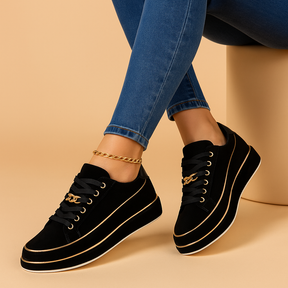 Stijlvolle witte sneakers met gouden accent voor dames, geschikt voor dagelijks gebruik en casual gelegenheden.