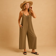 Zomerse dames jumpsuit met verstelbare bandjes, mouwloos en losvallend ontwerp, perfect voor vakantie, feestjes of een warme zomerdag.