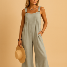 Zomerse damesjumpsuit met hoge taille, wijde pijpen en knoopsluiting, ideaal voor casual dagen en avondjes uit.