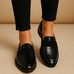 Elegante zwarte damesschoenen met zachte binnenzool en tijdloos design, perfect voor feestelijke gelegenheden of zakelijke outfits.